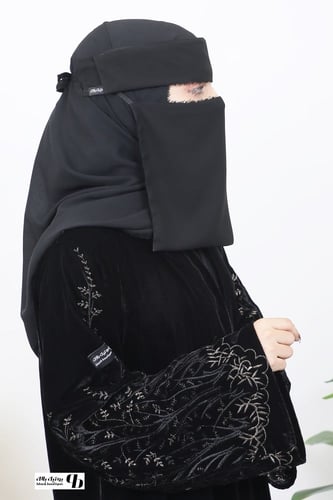 عباية مخمل تطريز كامل BB058