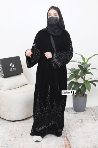 عباية مخمل تطريز كامل BB058