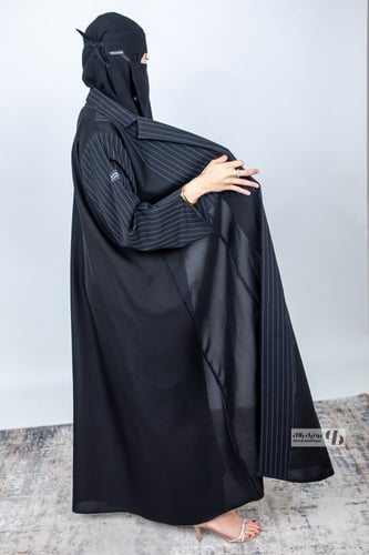 عباية نص كلوش كتان مقلم بكتان سادة BB166