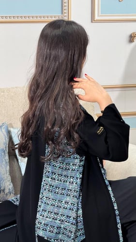 عبايه نص كلوش مع سدو ملون من الجوانب مع تحديد لون...