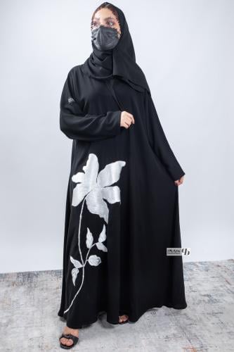 عبايه نص كلوش قماش ملكي مع تطريز جنب العبايه BB273