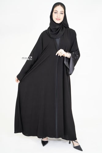 عباية نص كلوش ملكي والاكمام مفتوحة تطريز اسود BB19...