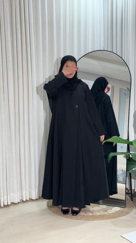 عبايه ربع كلوش نوع كريب بليززر BB692