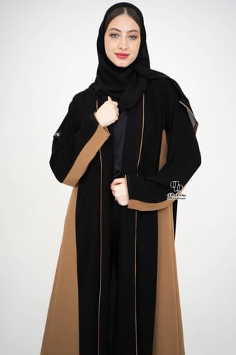 عباية نص كلوش ياقا قماش ملكي مع كلفة بيج من الجوان...