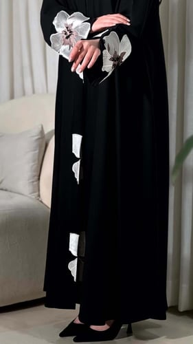 عباية نصف كلوش بأكمام مفتوحة وتطريز فاخر – BB0680