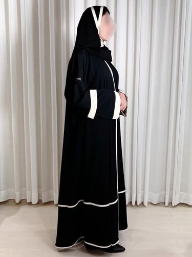 عباية نص كلوش بتحديد بيج - BB657