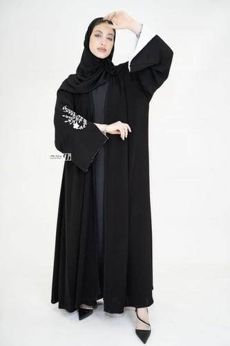 عباية نص كلوش ملكي والاكمام مفتوحة تطريز بيج BB197