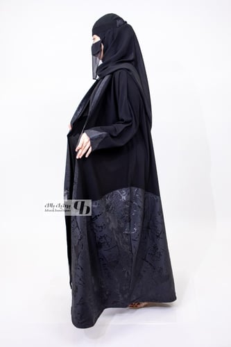 عباية نص كلوش ملكي مع جاكار اسود نصف العباية BB181