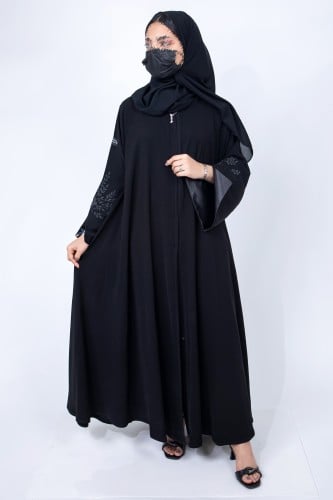 عباية نص كلوش ملكي والاكمام مفتوحة تطريز اسود BB19...