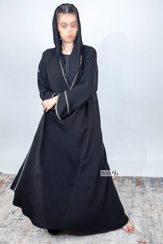 عباية قصة عادية قماش ملكي قيطان بيج واسود BB174