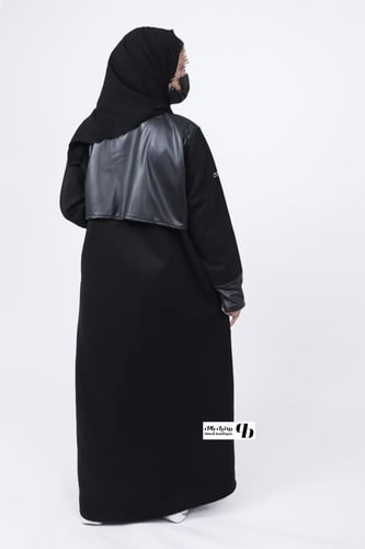 عباية شتوية جوخ أسود مع جاكيت صغير جلد BB071