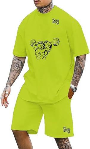 بدلة رياضية مكوّنة من تيشيرت برسمة دامبل فوق وشورت...