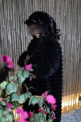 فروة بناتي اسود