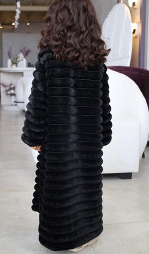 فروة بناتي اسود