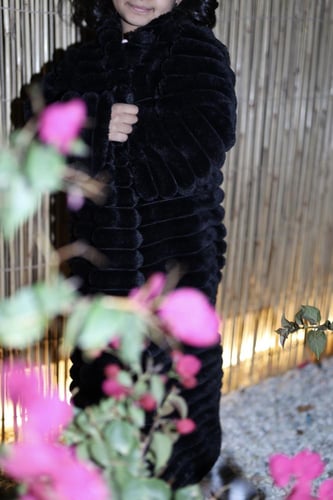 فروة بناتي اسود