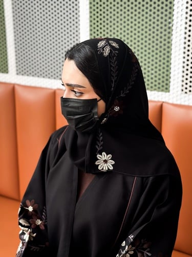 عباية | نقوش 130 مع فستان داخلي