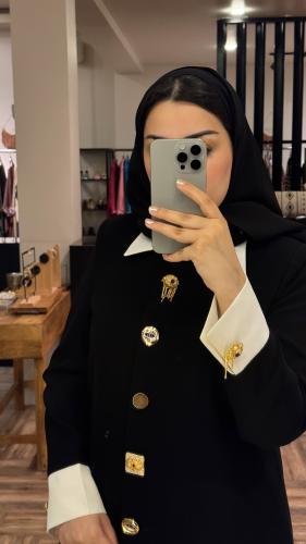 Blazer Azarir modern and sleeves and white bouquet modern and elegant note / sleeve buttons are simple and the buttons are arrange...