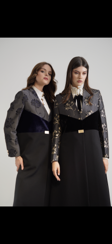 Official blazer with high collar, half pleated col...