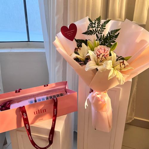 باقة ورد مع تشوكلت يولن