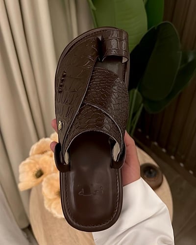 جلد تمساح بني