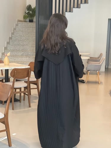 عبايه ساده كسرات من الخلف