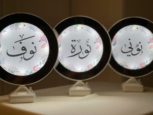 مرايا مضيئة اطار ورد