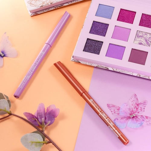 علبة ظلال العيون بلومينغ وينغز من ايسينسessence