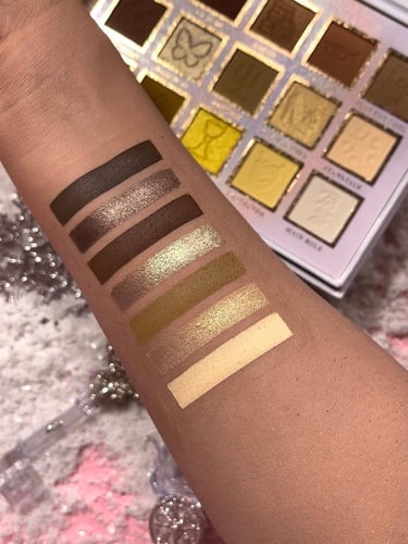 باليت تاج الجمال من بي لويس P. Louise If The Crown...