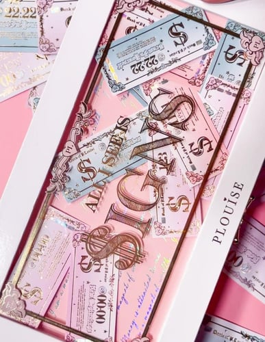 باليت بريق الرموز من بي لويس P.Louise All I See Is...