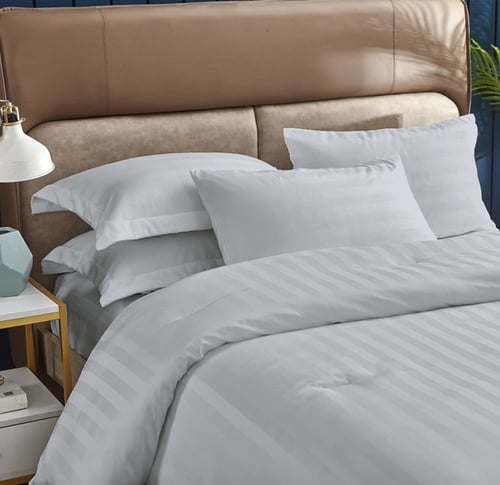 عرض الفخامة المفرد لباد 120 والطقم الفضي