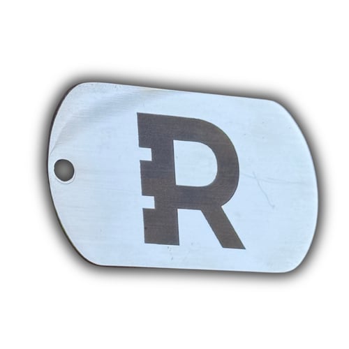 قلادة عسكرية مع كتابة خاصة