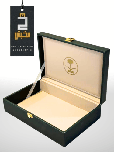 علب جلد زيتي للإهداء