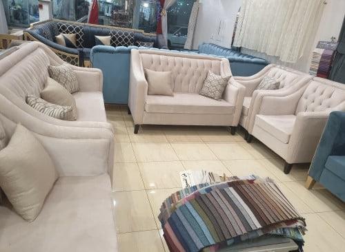طقم كنب 7 اشخاص .