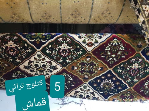 طقم جلسة من الخشب والفرش