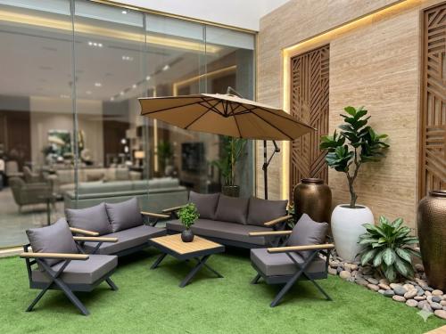 طقم جلسة خارجية "إكس-لاين" العصري - تصميم هندسي بل...