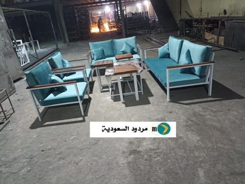 كراسي حديد ملبسة خشب 7 اشخاص