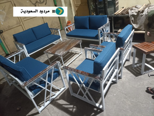 كراسي حديد ملبسة خشب 7 اشخاص