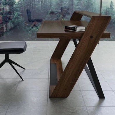 مكتب للعمل بتصميم هندسي مبتكر بلونين مختلفين ومقاس...