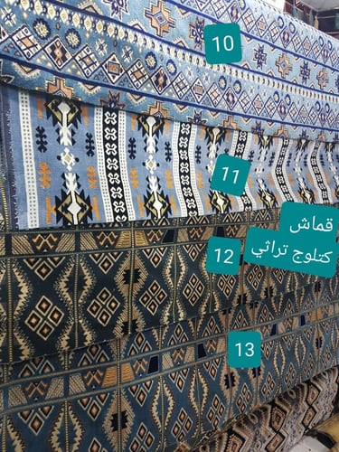 كراسي حديد ملبسة خشب 7 اشخاص