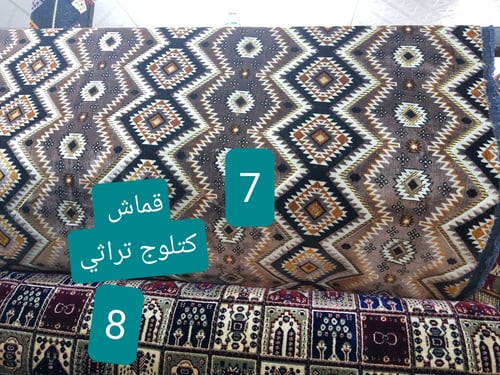 طقم جلسة من الخشب والفرش