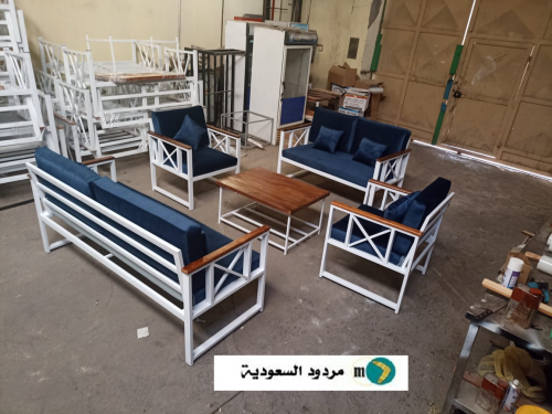 كراسي حديد ملبسة خشب 7 اشخاص