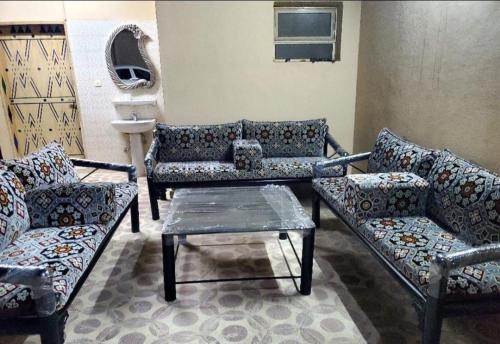 كراسي شعبية كبيرة
