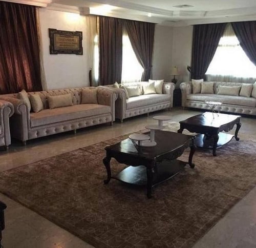 طقم كنب 7 اشخاص.