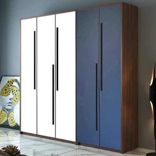 دولاب ملابس بمقابض معدنية