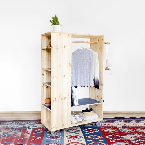 دولاب صغير مفتوح بارفف و علاقة ملابس