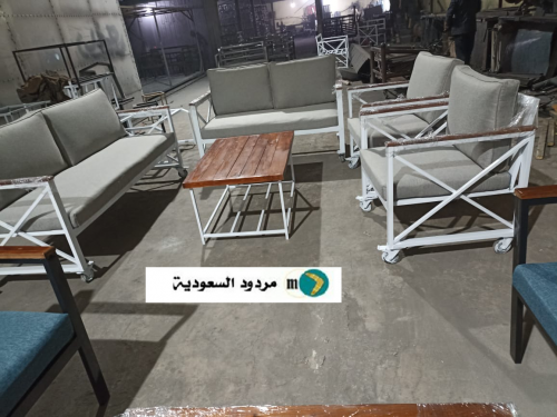 كراسي حديد ملبسة خشب 7 اشخاص