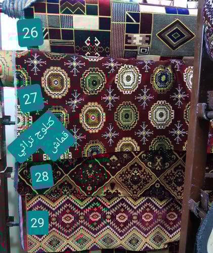 طقم جلسة من الخشب والفرش