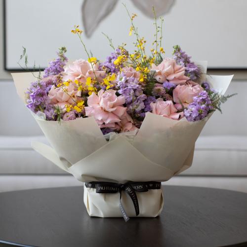 SMALL STANDING BOUQUET