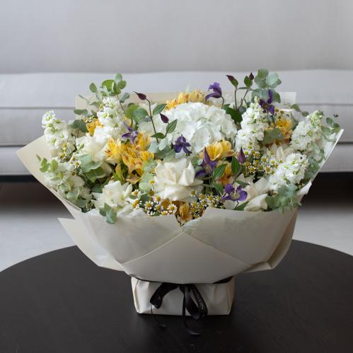 SMALL STANDING BOUQUET