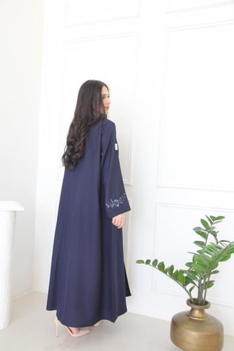 عباية بقماش سراميك كحلي مع شك انيق